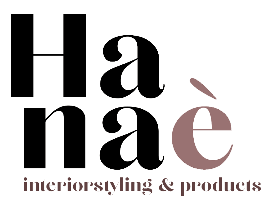 logo by hanae